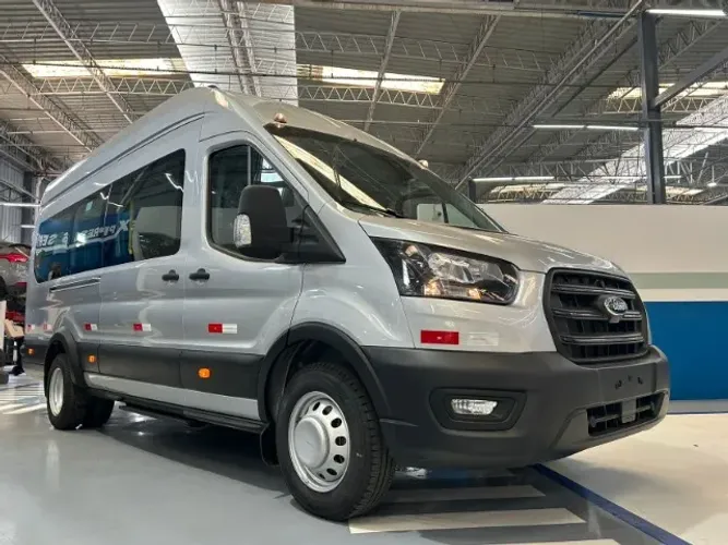 Ford E-Transit FURGÃO LONGO TETO ALTO (ELÉTRICO) 2026