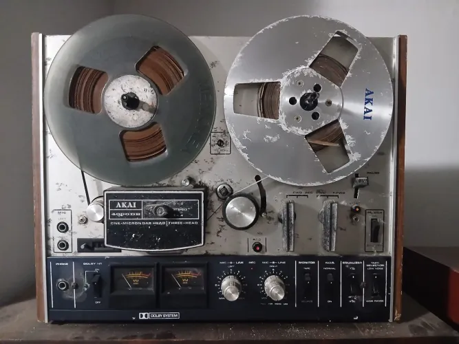 TAPE DECK DE ROLO AKAI 4000-DB