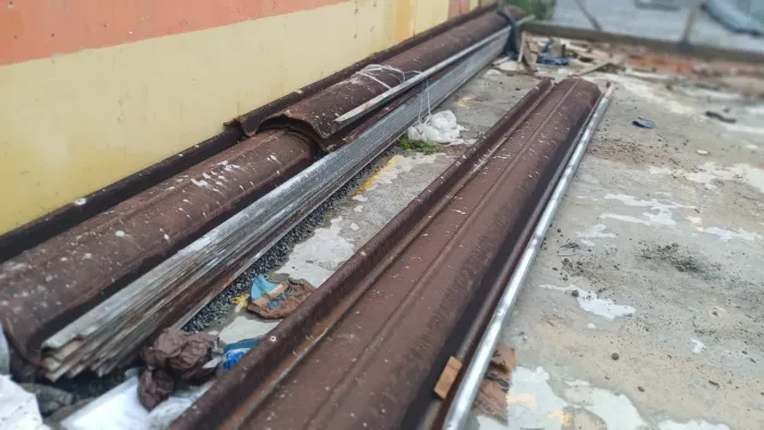 vendo 15 telhas de aço 6m X 80 cm, ideal para cobrir galpão, terreno,
