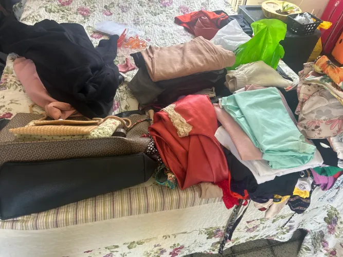 Lote de roupas femininas semi novas
