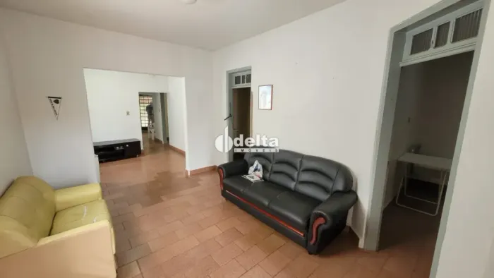 Casa com 3 quarto disponível para venda no bairro centro em Uberlândia-MG
