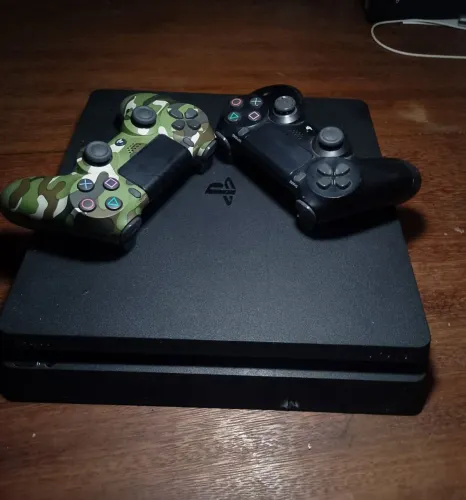 PS4 SLIN 1TB com 4 jogos