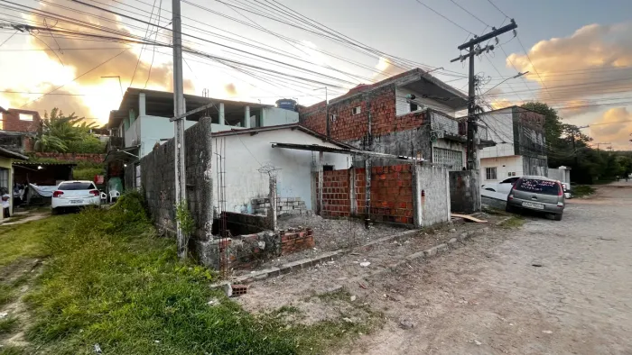 Vendo ou troco casa em boa localização com calcamento