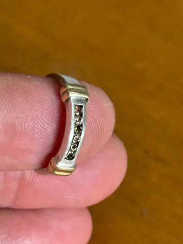 Anel prata detalhes em ouro e pedras citrino