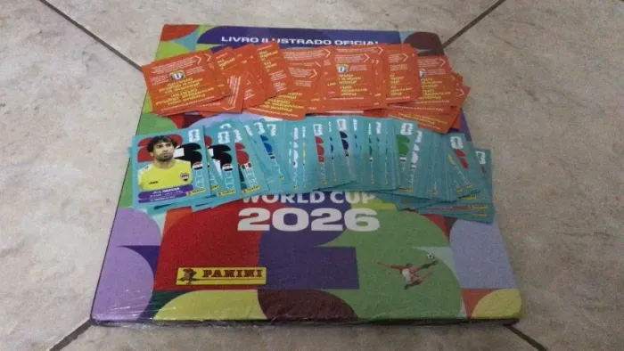 80 figurinhas Originais panini diferentes  + Album capa dura Lacrado