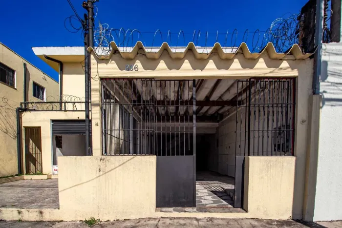 Loja na Rua Desembargador Rocha Portela, 886 120 m²