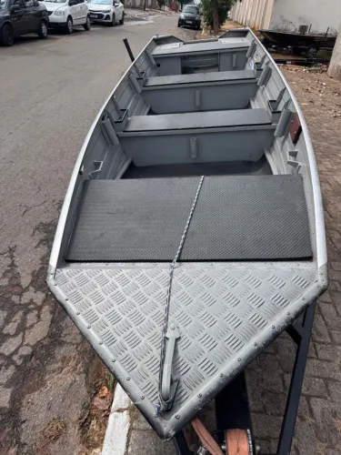 Barco 5 metros Semi novo com carreta
