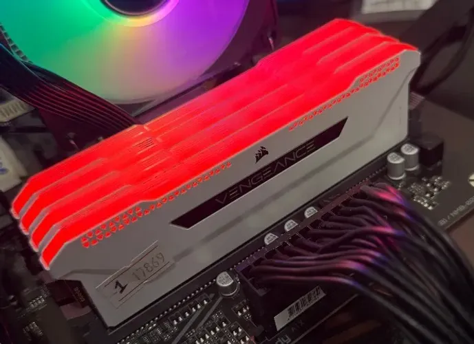 Kit Memórias DDR4 32gb(4x8)3200MHZ Corsair Vengeance Pro White RGB- Loja física