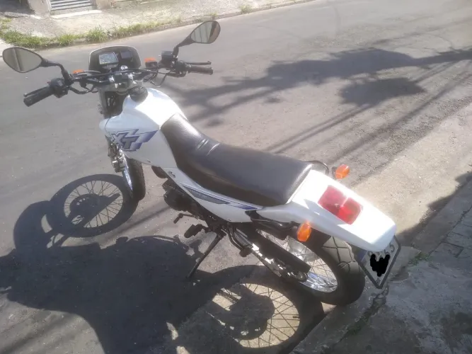 Yamaha xt 225 ano 2005 branca