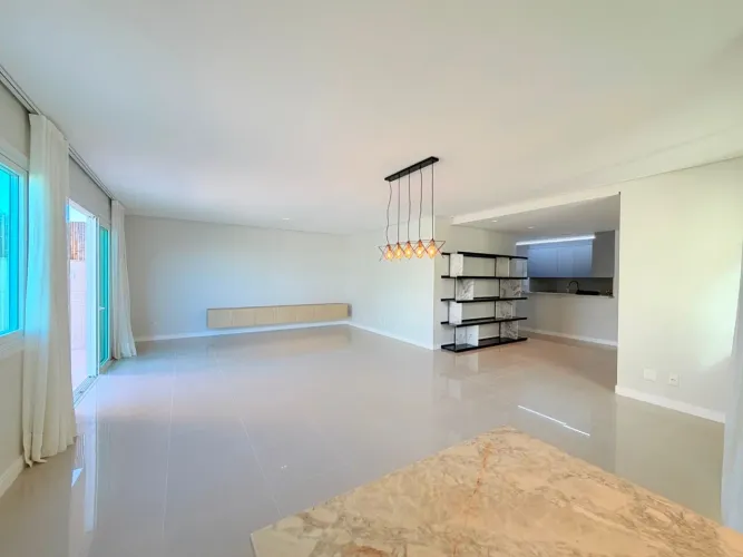 Cobertura com 3 dormitórios para alugar, 260 m² por R$ 18.980,34/mês - Campeche - Florianó