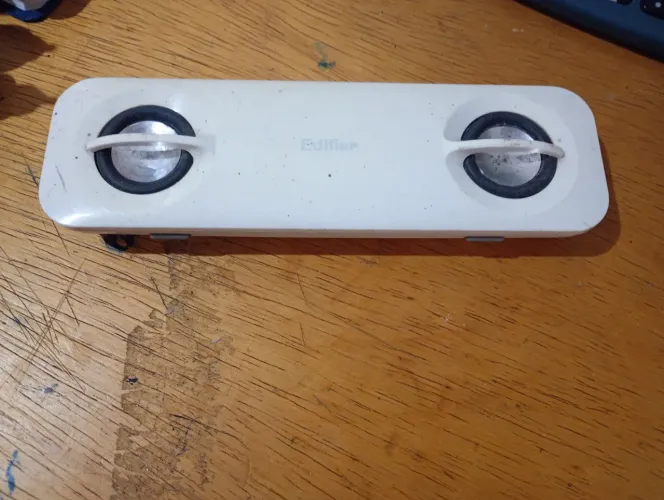 caixa de som antiga, Modelo Edifier MP15