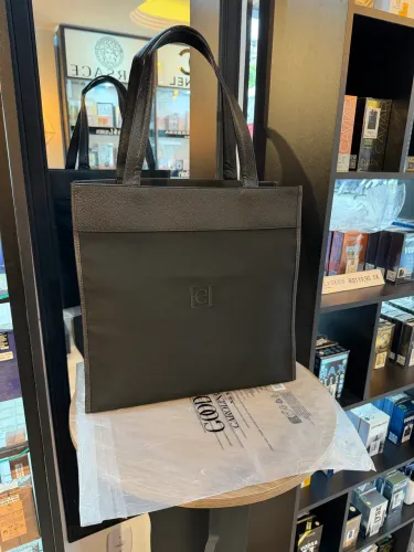 bolsa good girl carolina herrera de ombro preta tecido
