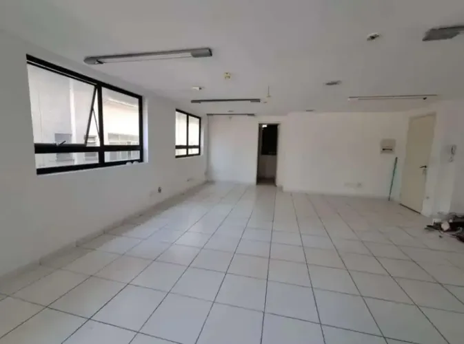Sala comercial na Alameda Santos, 2480 - Cj. 31 55 m²