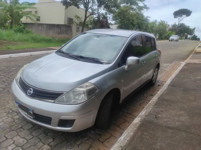Nissan Tiida S 1.8/1.8 Flex 16V Mec. 2012