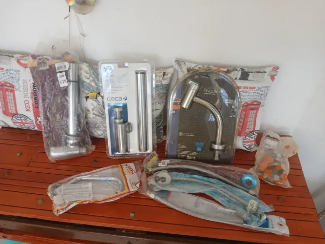 Torneiras.Registro de passagem. Sifao lavatório. 3cabo flexível pia.todos novos.