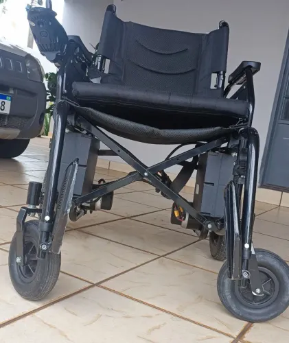 Cadeira de rodas motorizada Dellamed