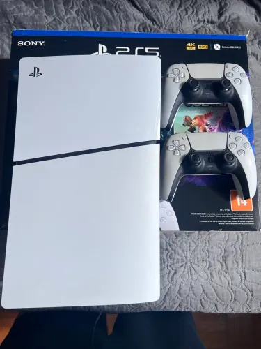 PS5 - Mídia Digital 1TB - 2 controles 