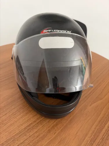 Capacete semi novo