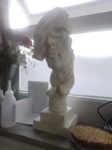 Escultura de gesso- rosto quebrado
