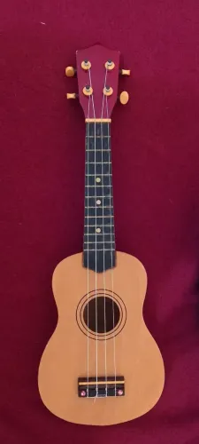 Ukulele Austin usando em ótimo estado +2 palhetas