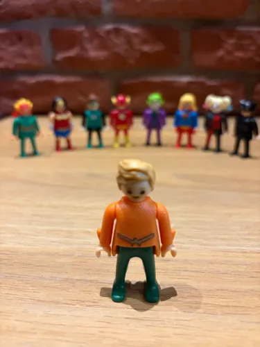 Boneco Aquaman DC Playmobil Kinder Ovo