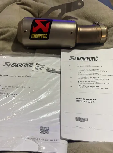 Escapamento Akarapovic 