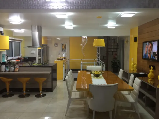 Cobertura tríplex em um dos melhores bairros de scs, planejados, mobiliados, 3 suítes, 4 v