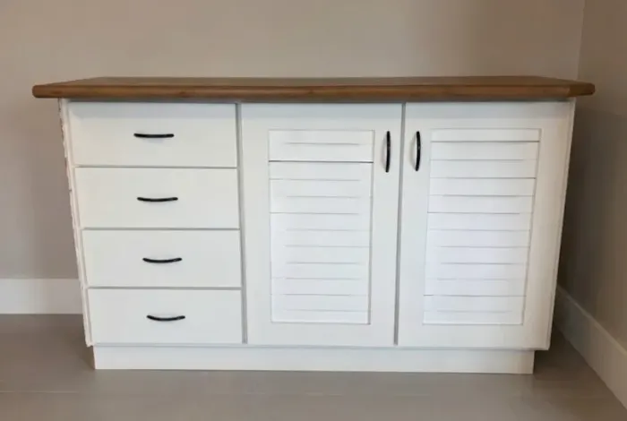 Balcão buffet branco com 4 gavetas + 2 portas