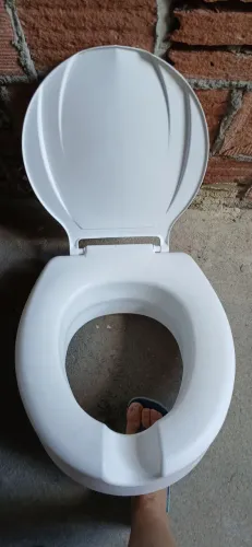 Vendo assento elevado semi novo 