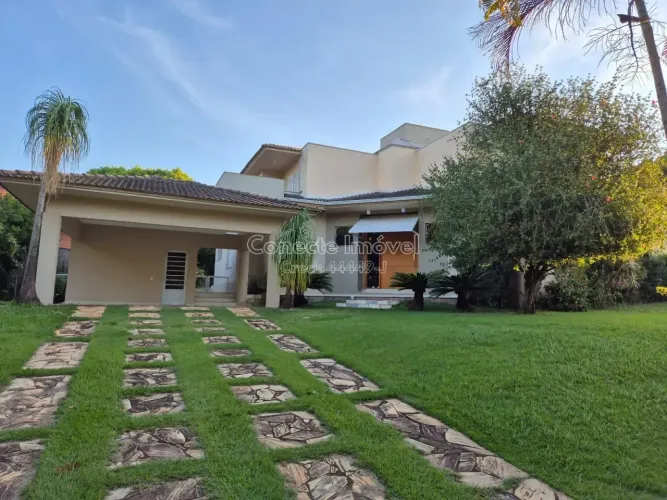 Casa para LOCAÇÃO com 1.013m² de terreno e 3 suítes, localizada no Cond. Palm Park em Hola