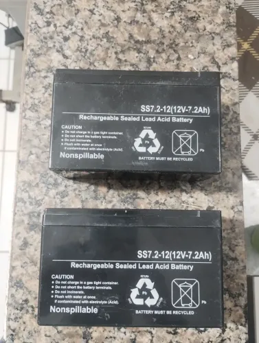 Funcionando perfeitamente e pegando carga , baterias 12 volts . 