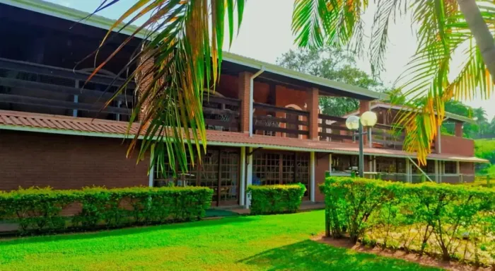 Chácara de 8.000m² com piscina aquecida e campo de futebol no Chácaras do Guacuri - Itupev