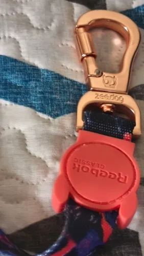 Vendo peitoral anti puxão,da zeedog novo. Peitoral M e guia G. Motivo ficou grande.