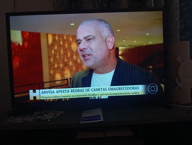 Vendo essa tv de 32 polegadas,toda boa e funcionando perfeitamente só pegar e usar