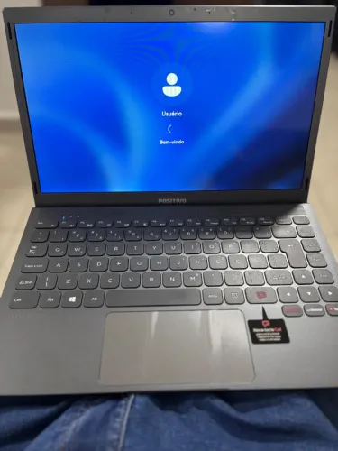 Notebook Positivo usado poucas vezes