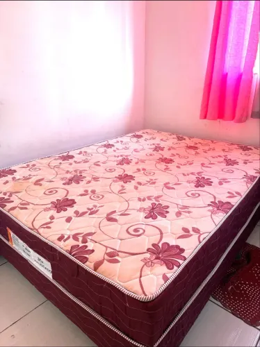 Vende-se cama box casal