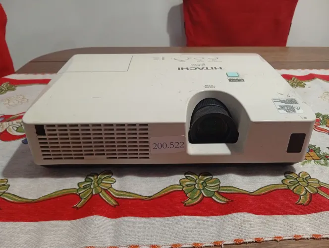 Projetor Hitachi CPRX - 82 com defeito na imagem