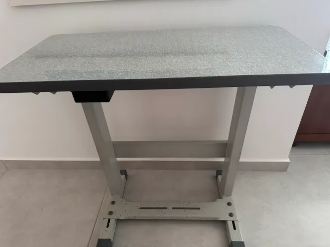 Mesa/bancada máquina de costura