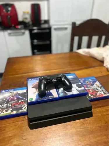 Ps4 slim 1TB +2 controles +4 jogos (usado)