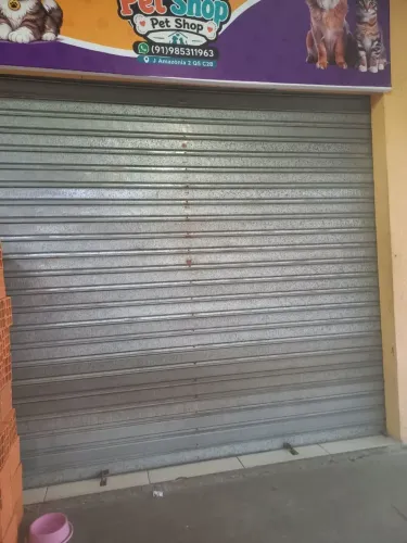 Porta de enrolar 2,60 metros de largura por 2,30 metros de altura