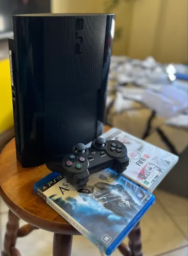 PlayStation 3 Slim + controle + 2 jogos