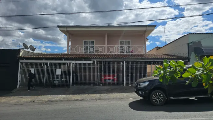 Imóvel para renda 6 unidades + potencial comercial Avenida das Bandeiras