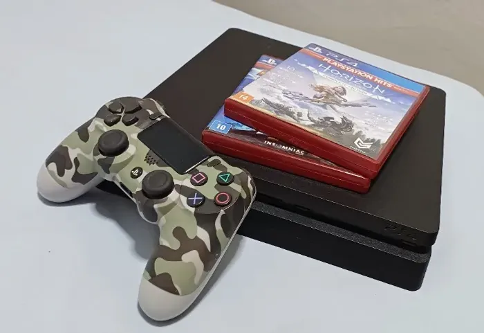 Playstation 4 GoldHEN + Jogos na Memória