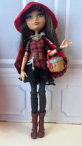 Boneca Cerise Hood - Ever After High