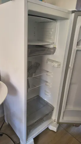 Geladeira - valor não negociável 