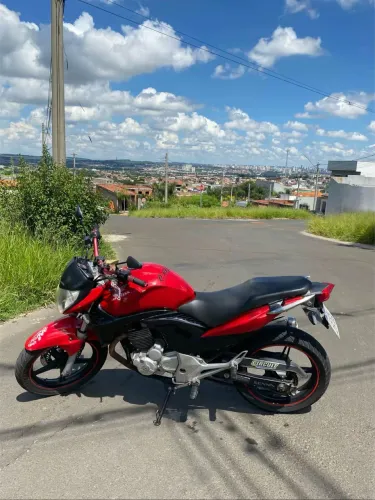 Vende-se CB 300 2011