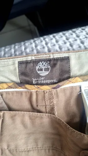 Calça cáqui - marca Timberland, linha Earthkeepers