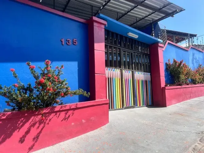 Prédio 790m² funcional para Escolas c/ 6 Salas proximo a Nilton Lins