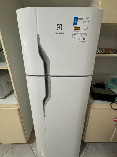 Geladeira Electrolux 260L