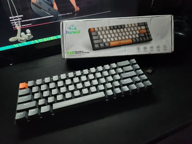 Teclado mecânico freewolf k68 usb/Bluetooth